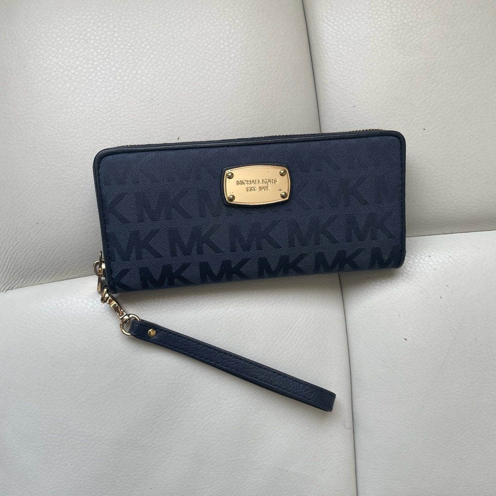 MICHAEL KORS blue wristlet wallet